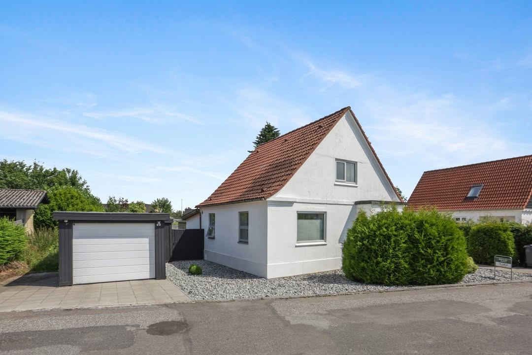 Mæglerhuset tilbyder indflytningsklar villa i Tylstrup til ny pris