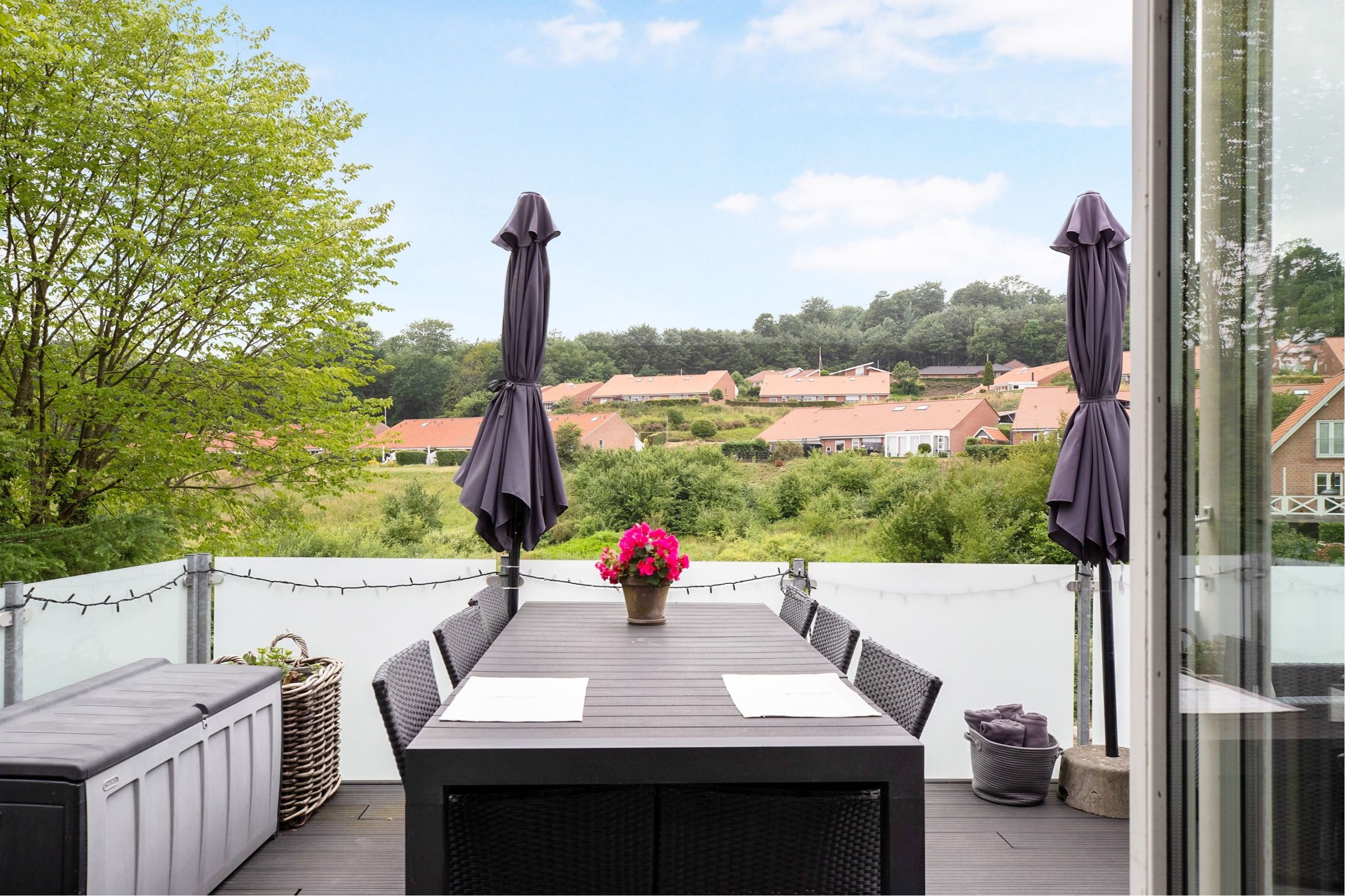 Til salg hos EJENHOLM BOLIG & ERHVERV: FAMILIEVILLA MED UNIK BELIGGENHED