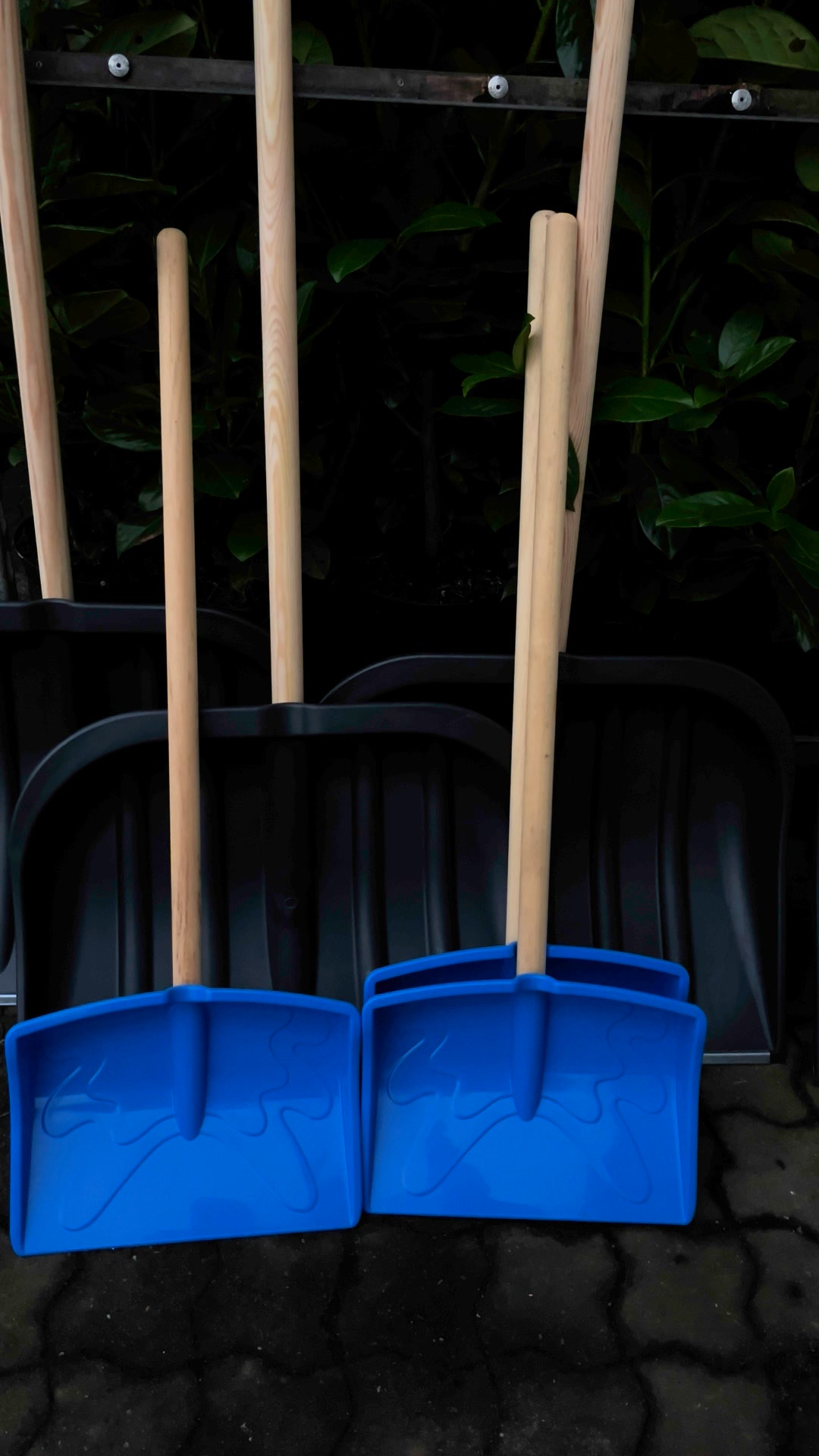 Midtjysk blomstermarked lancerer tilbud på børne-sneskovle til vintervejret