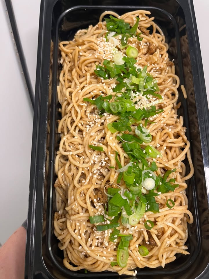 Kylling & Co tilbyder nudelsalat med oksekød til 25 kr i dag