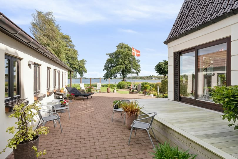 Historisk perle ved Sunds Sø: unik ejendom til salg hos John Frandsen Herning