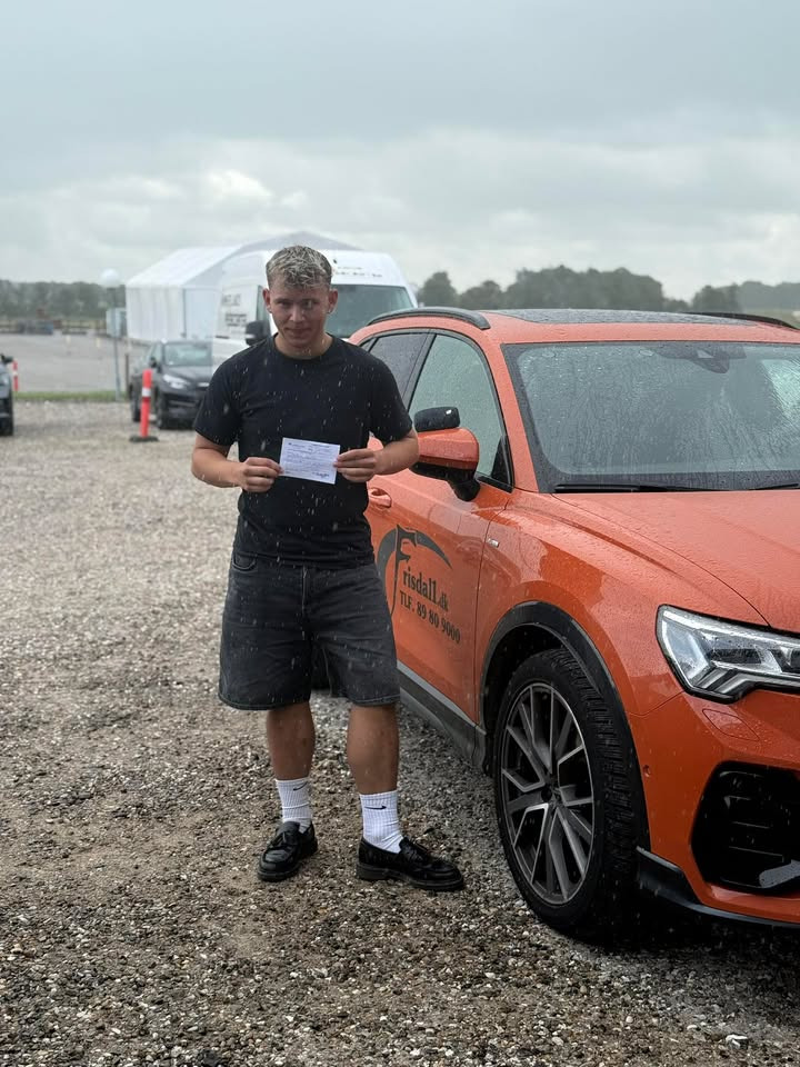 Frisdal Køreskole I/S fejrer Mathias' succes med varme hilsner og lykønskninger