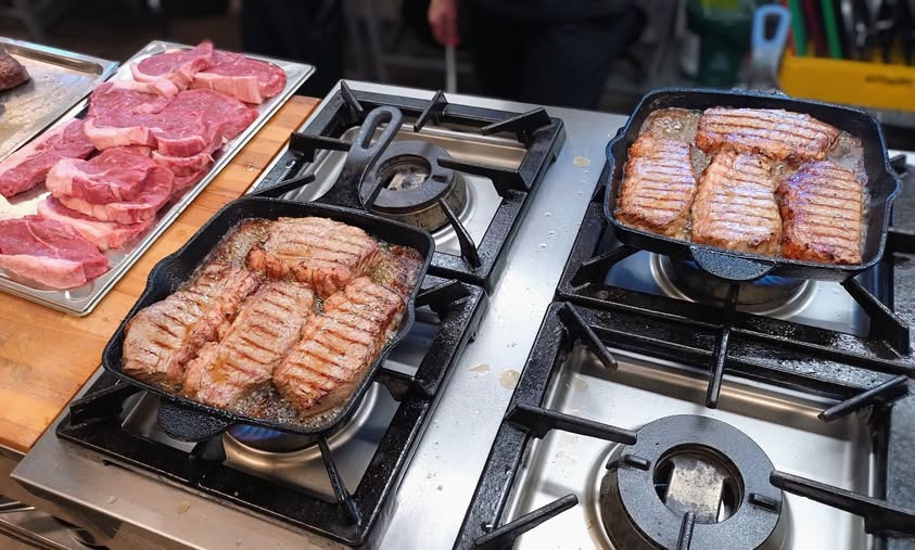Vesløs Kro serverer steak som del af 3-retters menu i aften