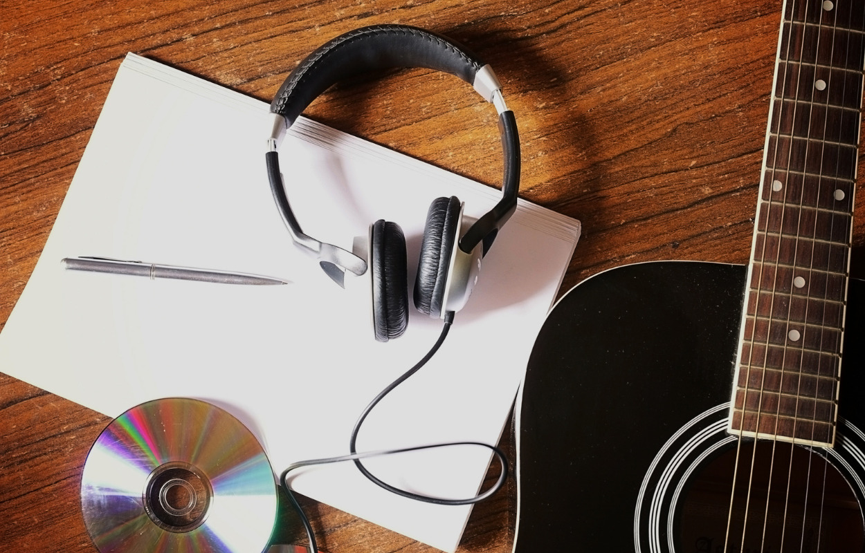 Bliv klogere på, hvad der skal til for at skrive en god sang