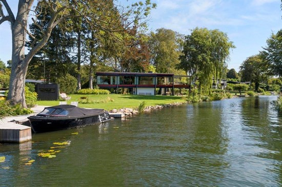 Dronninggårds Alle 42 og 1 anden boliger er kommet til salg denne uge i Holte - se boligerne her.