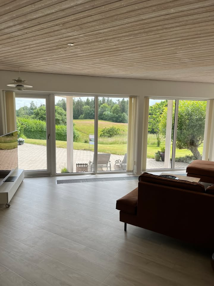 Lokalbolig Silkeborg - Mathias Bach & Co annoncerer snart salg af naturskøn étplans-villa i Hvinningdal