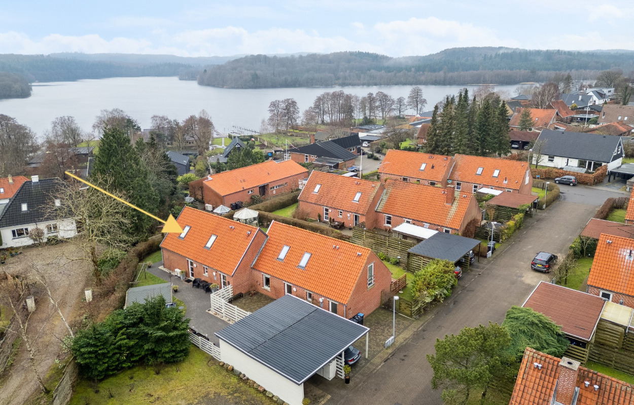Åbent hus: Enderækkehus med søudsigt i Sejs-Svejbæk tilbyder unik boligmulighed