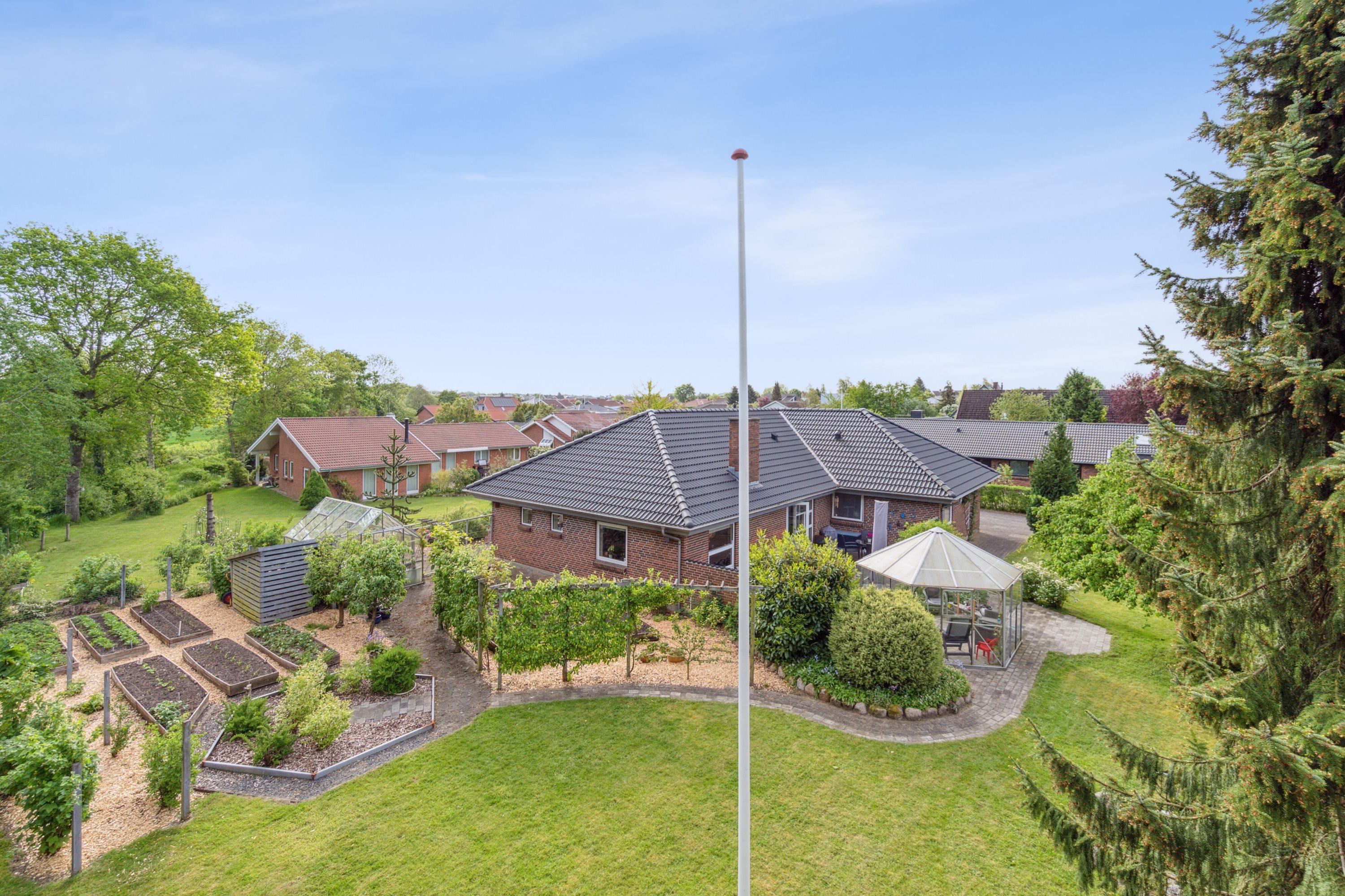 Velholdt villa på attraktiv beliggenhed i Daugård til salg for 1.995.000 kr.