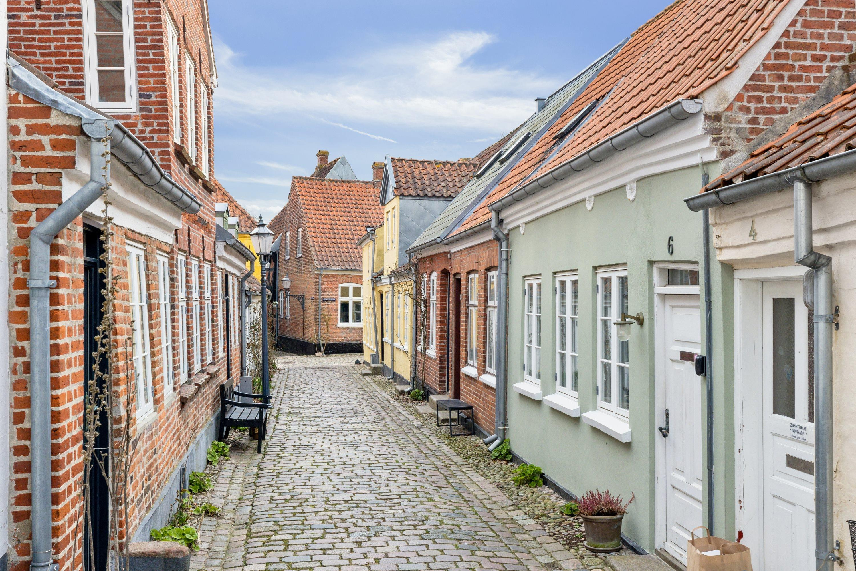 Til salg hos Ribe Mæglerne: Charmerende byhus med hyggelig gårdhave!