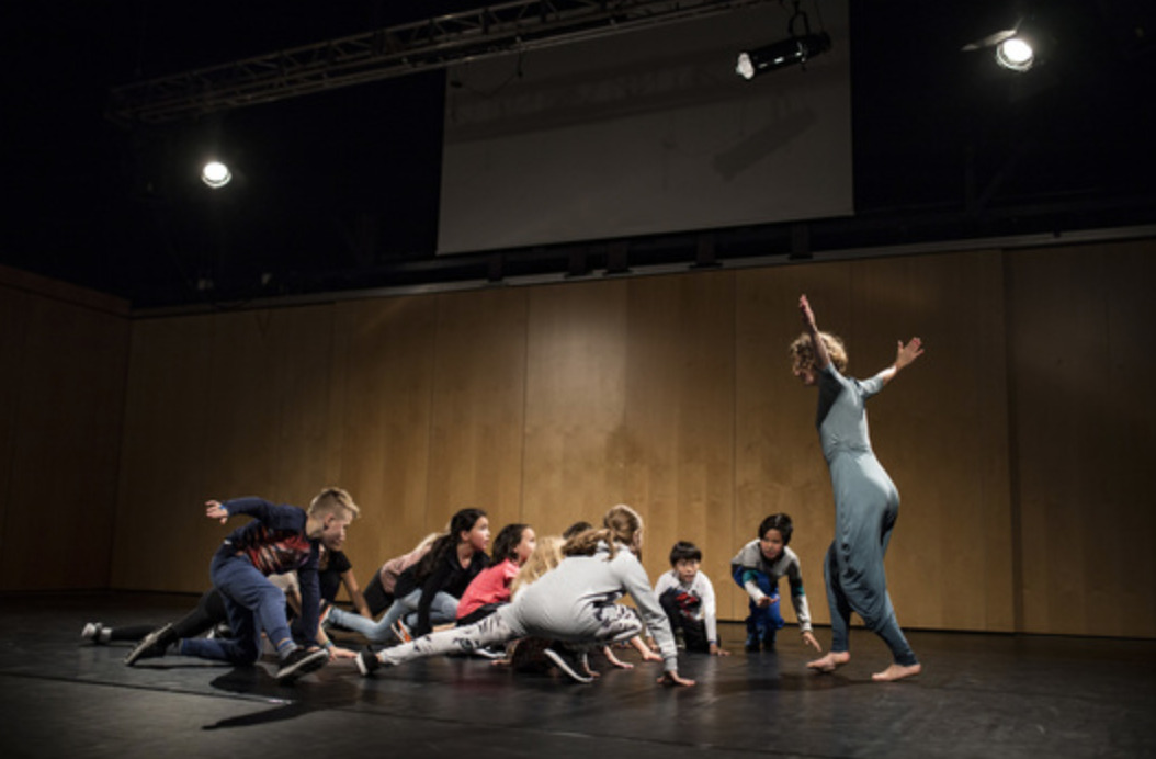 Børn og unge skal møde scenekunsten i nyt projekt