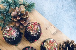 Cafe Rohde byder velkommen til en hyggelig jul med gløgg og æbleskiver