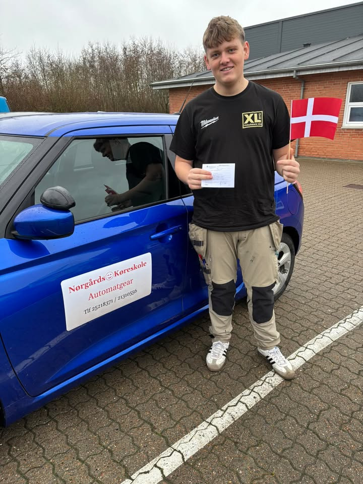Nørgaards Køreskole fejrer endnu en succesfuld elev
