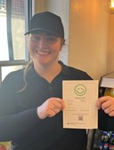 Kylling & Co Holstebro modtager glad smiley fra fødevarestyrelsen