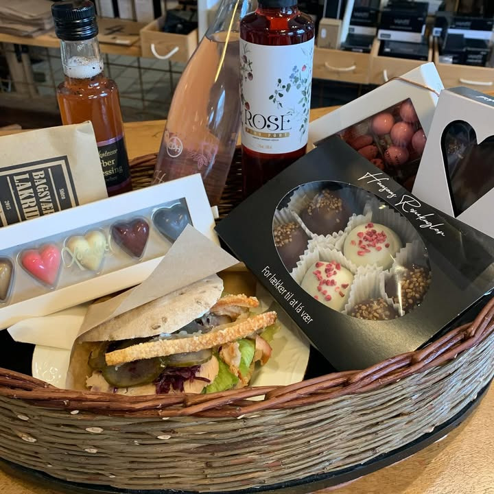 Fru Hansens Butik & Café byder på flæskestegssandwich fredag