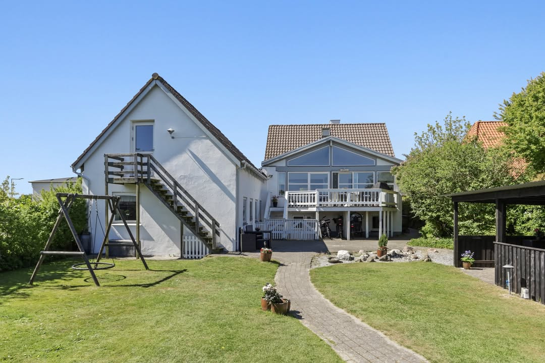 Mæglerhuset tilbyder nedsat pris på rummelig villa i Nørresundby