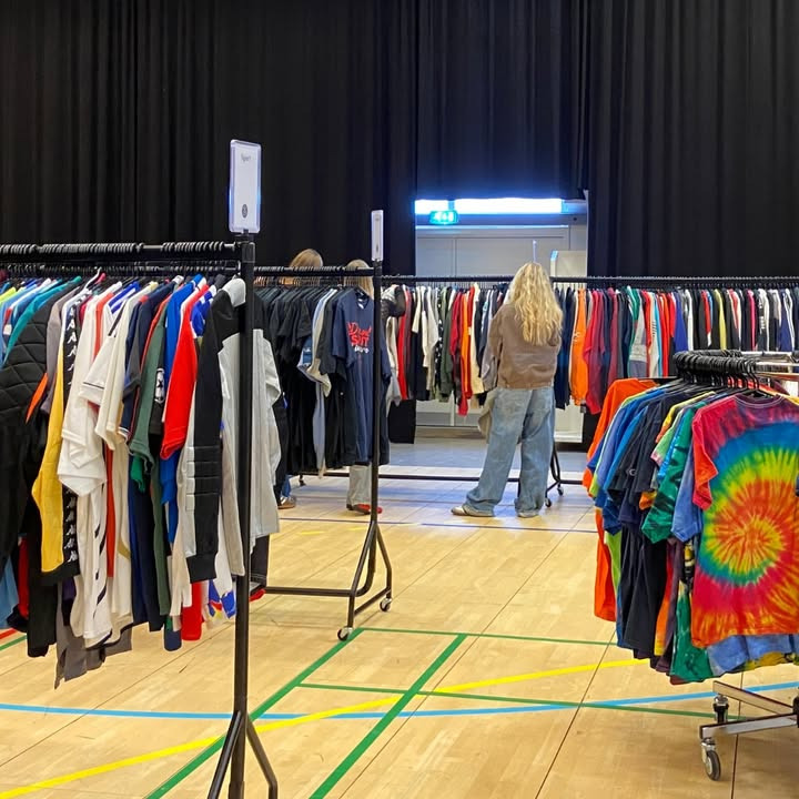 Lagersalg.com annoncerer Hello Vintage pop-up kilo tøjbazar i Viborg