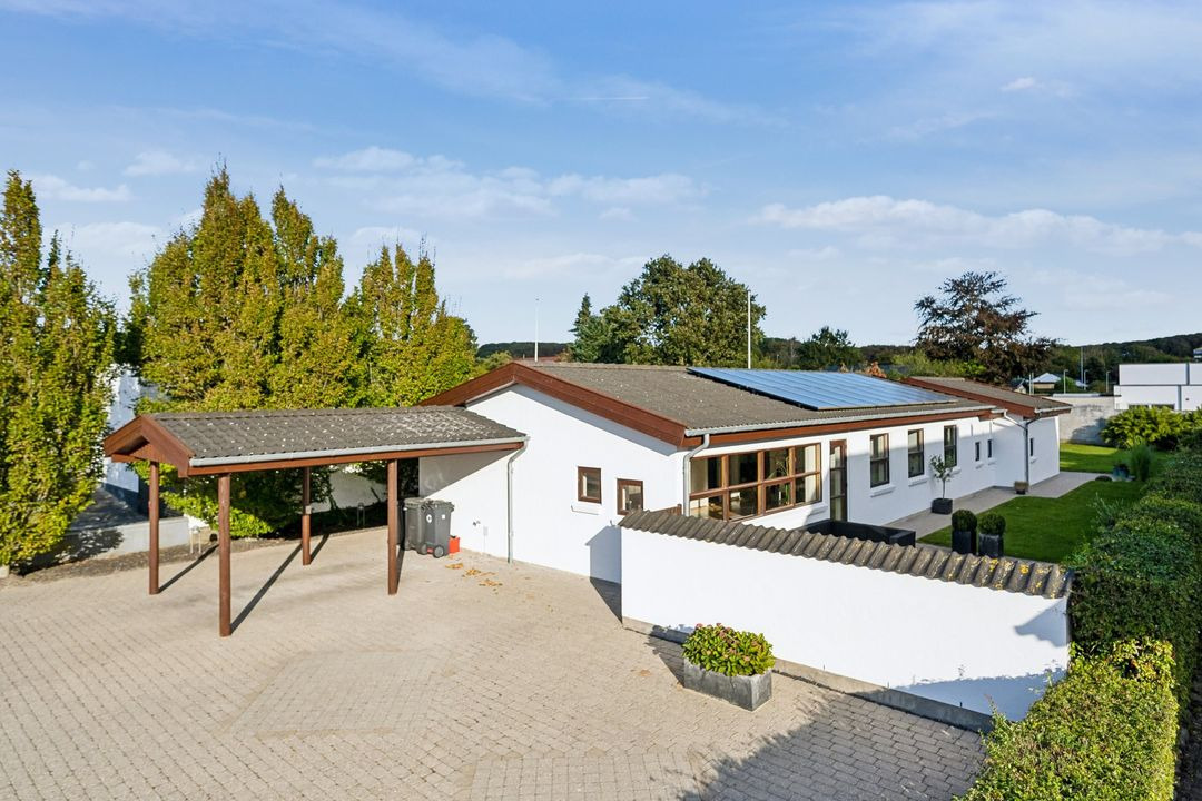 Velholdt etplansvilla på Magnoliavej 39 i Hasseris fra ejendomsmæglerne Hansen & Thoft