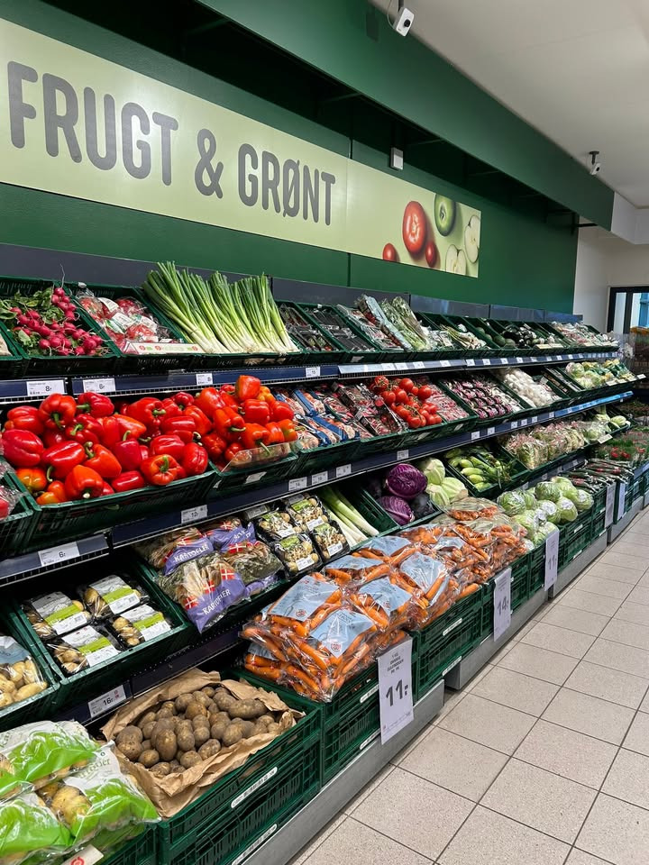 Rema1000 Gærumvej genåbner i Frederikshavn med nyt team og fulde hylder