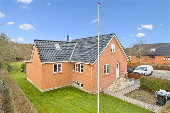 Gl Kongevej 83 og 1 anden boliger er kommet til salg denne uge i Engesvang - se boligerne her.