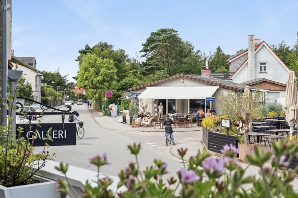 Nyrenoveret lejlighed i Tisvildeleje hos &LIVING Aalborg