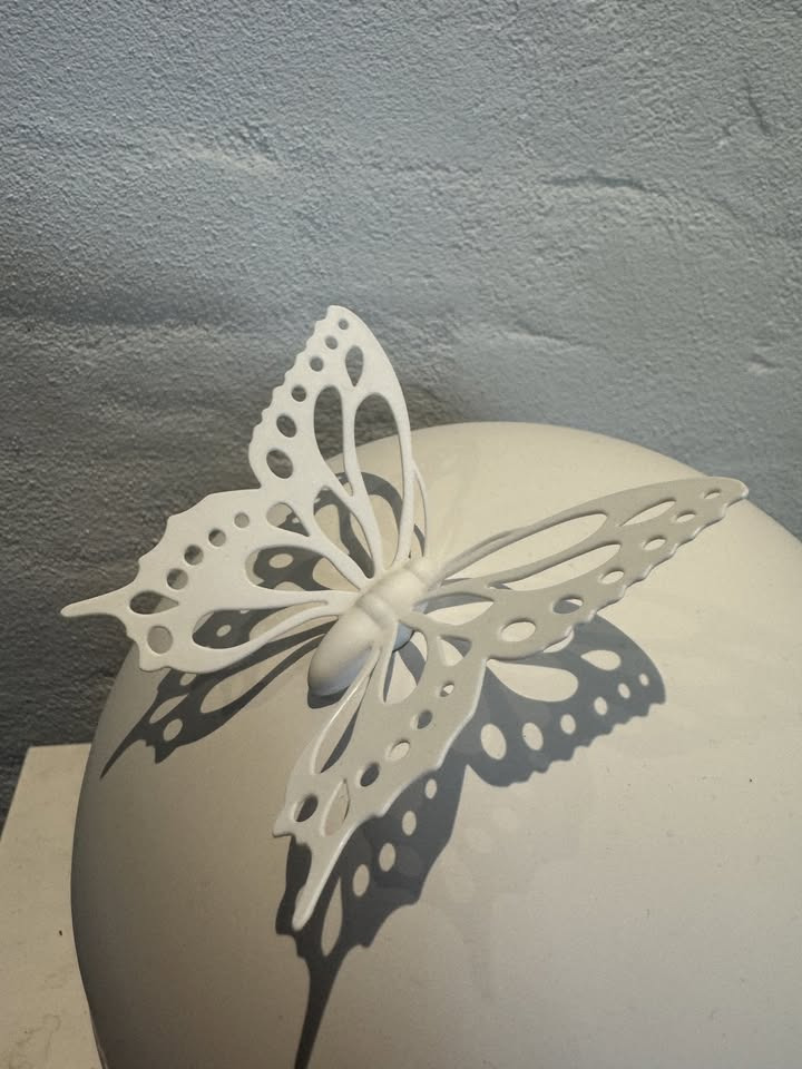 Rosen Begravelsesforretning introducerer nye Tellus urner med personligt præg