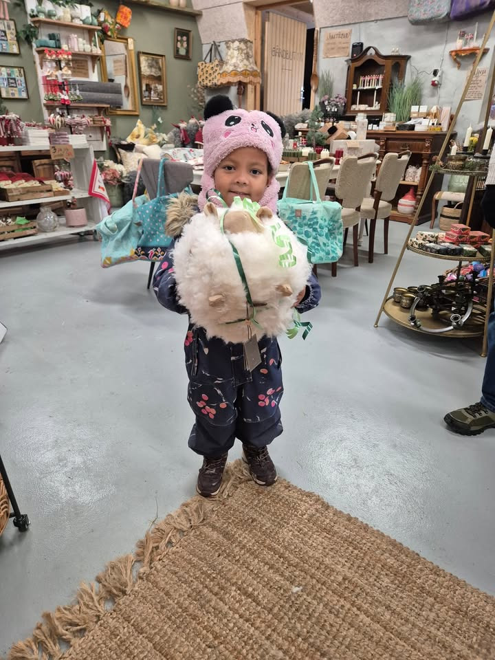 Jensen Jordbær fejrer bedstefar Gunnars 94-års fødselsdag med flag og fortællinger