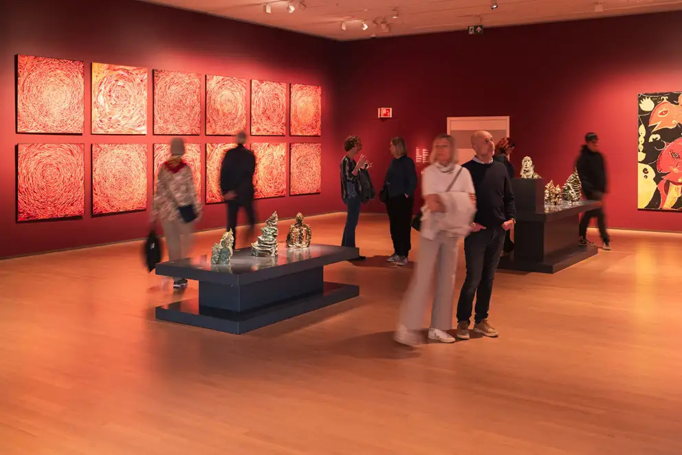 Kunstudstillingen Kosmiske dimensioner på femårig verdensrejse med værker af Alfelt og Pedersen