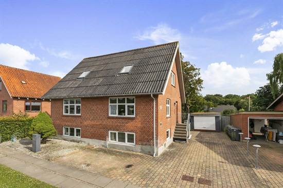 Til salg hos Nybolig Brønderslev & Vrå: Familievilla med charme og moderne bekvemmelighed