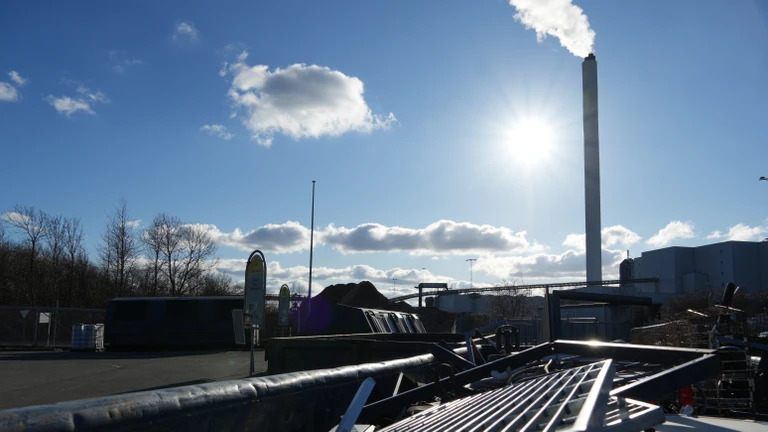 Fejlsortering af batterier og gasflasker i metalcontainerne skaber brandfare og store udgifter på genbrugspladserne