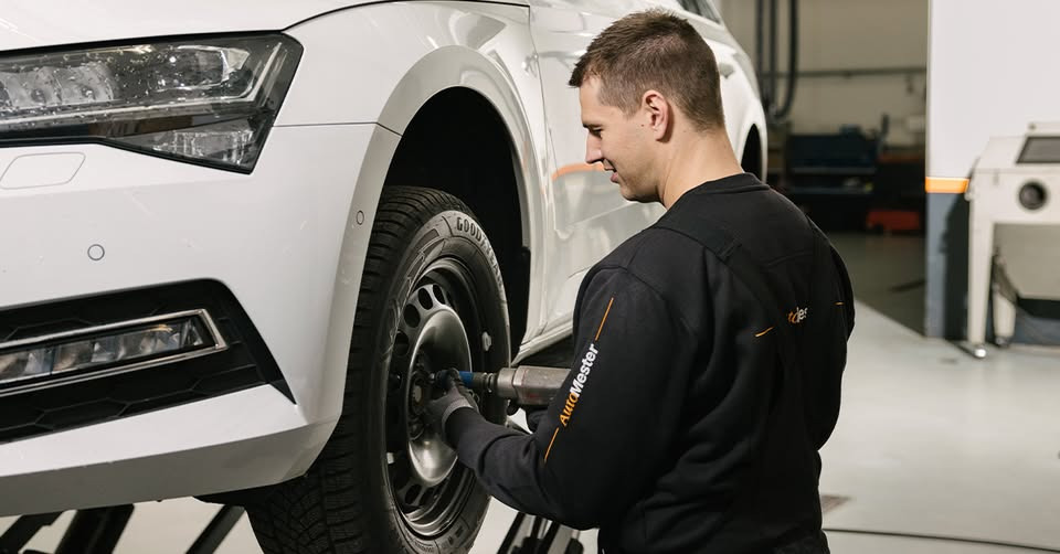 Farvergårdens Autoservice Aalborg understreger vigtigheden af sommerdæk: Tidsbestilling til skift anbefales