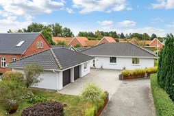 Velkommen til Odensevej 136B  centralt beliggende villa med garageanlæg