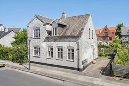 Ny pris på charmerende byhus i hjertet af Nyborg: Estate Nyborg tilbyder villa til 1.995.000 kr.