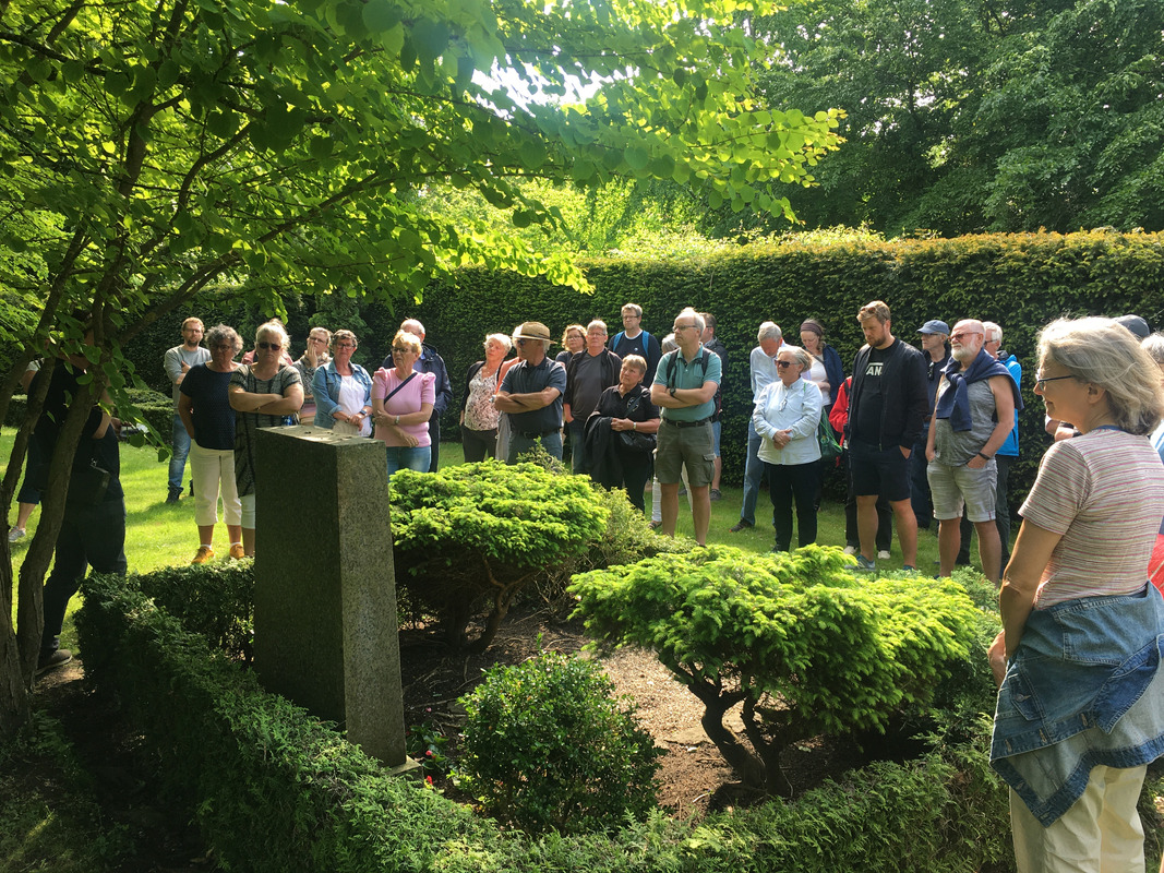 Historiske kvinder på Odense Assistenskirkegård