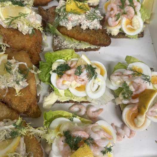 Den Hvide Hest Kolding tilbyder smørrebrød ud af huset med fokus på traditionelt håndværk