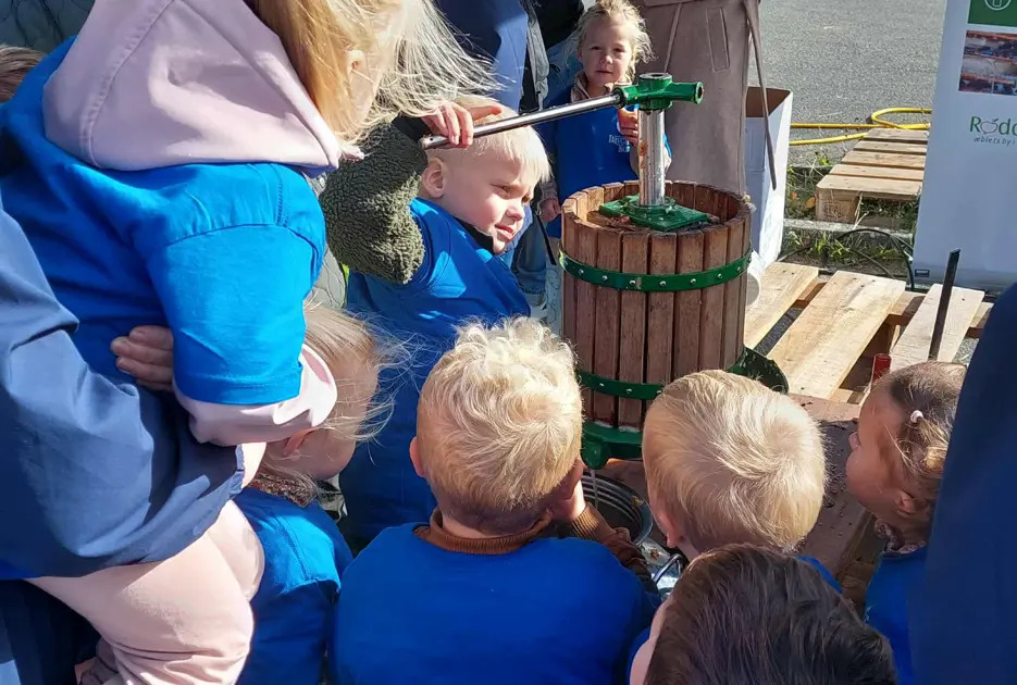 Naturvidenskabsfestival i Skive samler 1100 børn til leg og læring