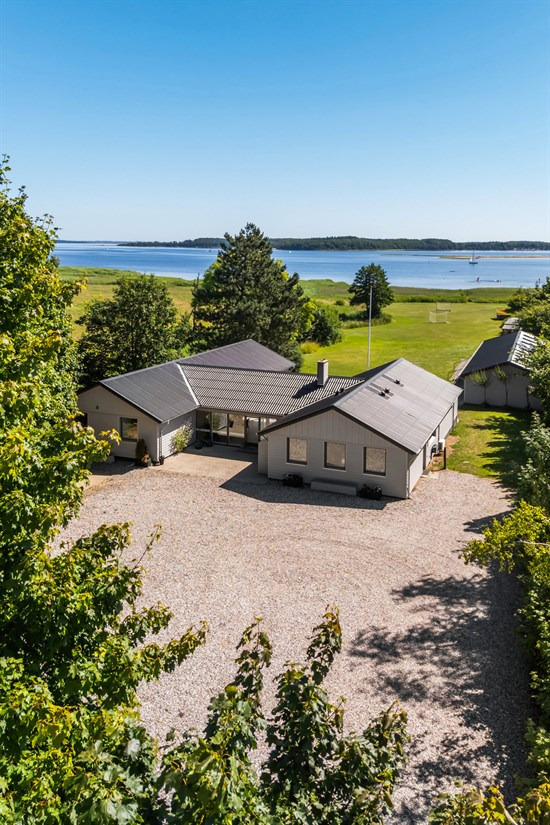 Top 6 over dyreste boliger til salg i Kirke Hyllinge. Priser op til 15.750.000 kr