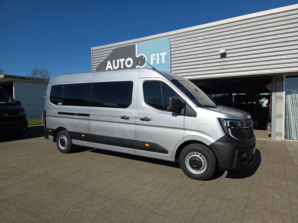 AutoFit A/S leverer specialbygget Renault Master E-Tech som privat handicapbil