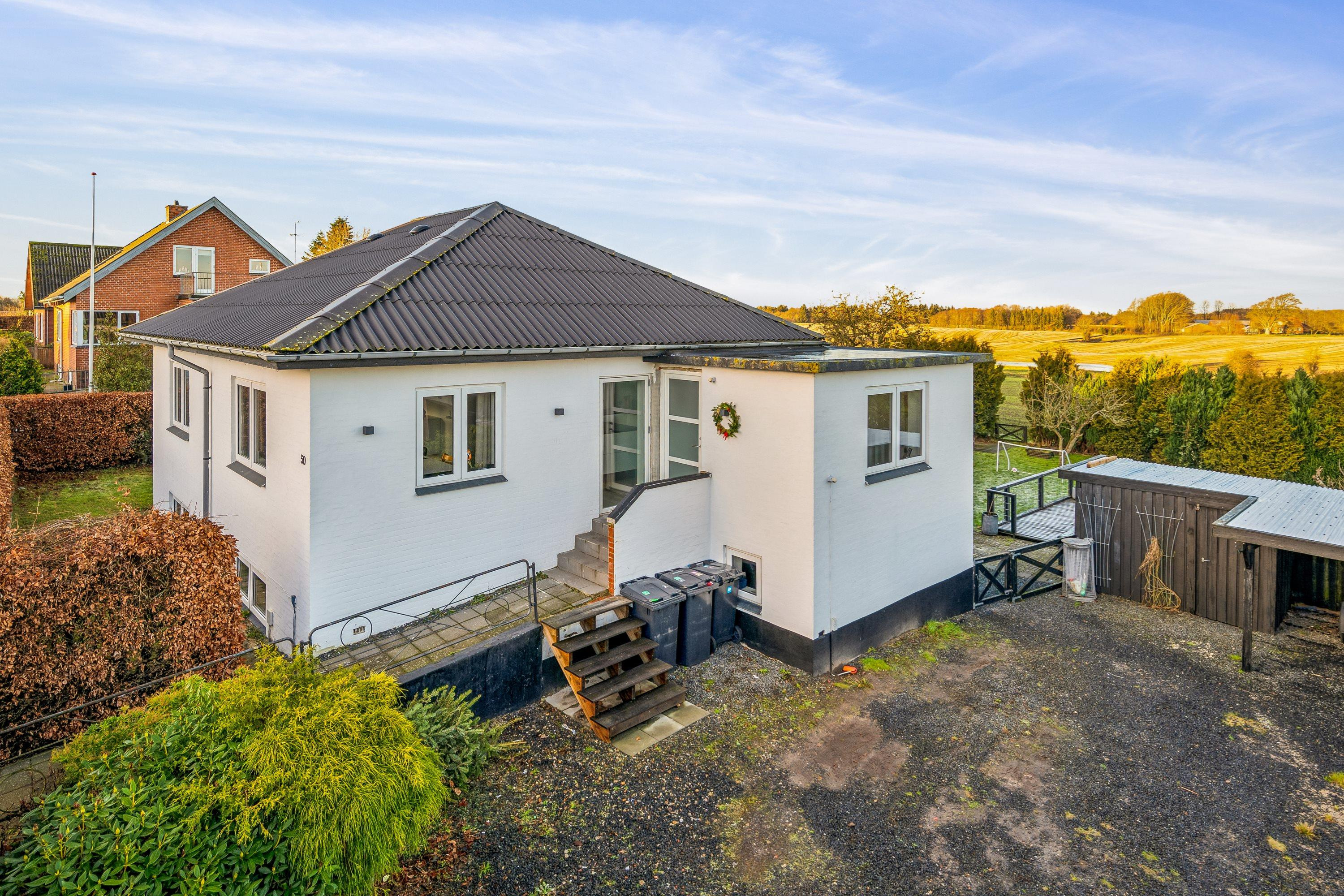 Istandsat villa med skøn beliggenhed og markudsigt