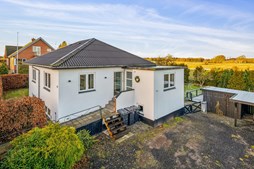 Istandsat villa med skøn beliggenhed og markudsigt