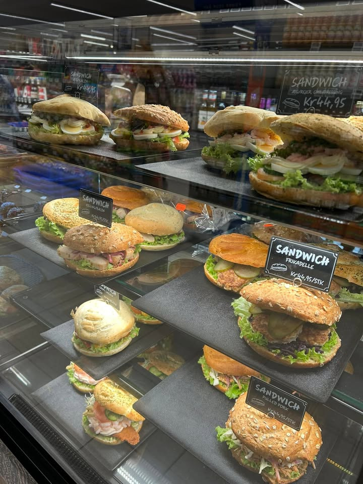 Frisklavede sandwich hos Min Købmand i Asp i dag