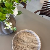 Livingshop Holstebro præsenterer elegant håndlavet skål fra wabisabinordic