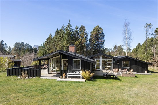 Top 6 over dyreste boliger til salg i Strandby. Priser op til 4.195.000 kr