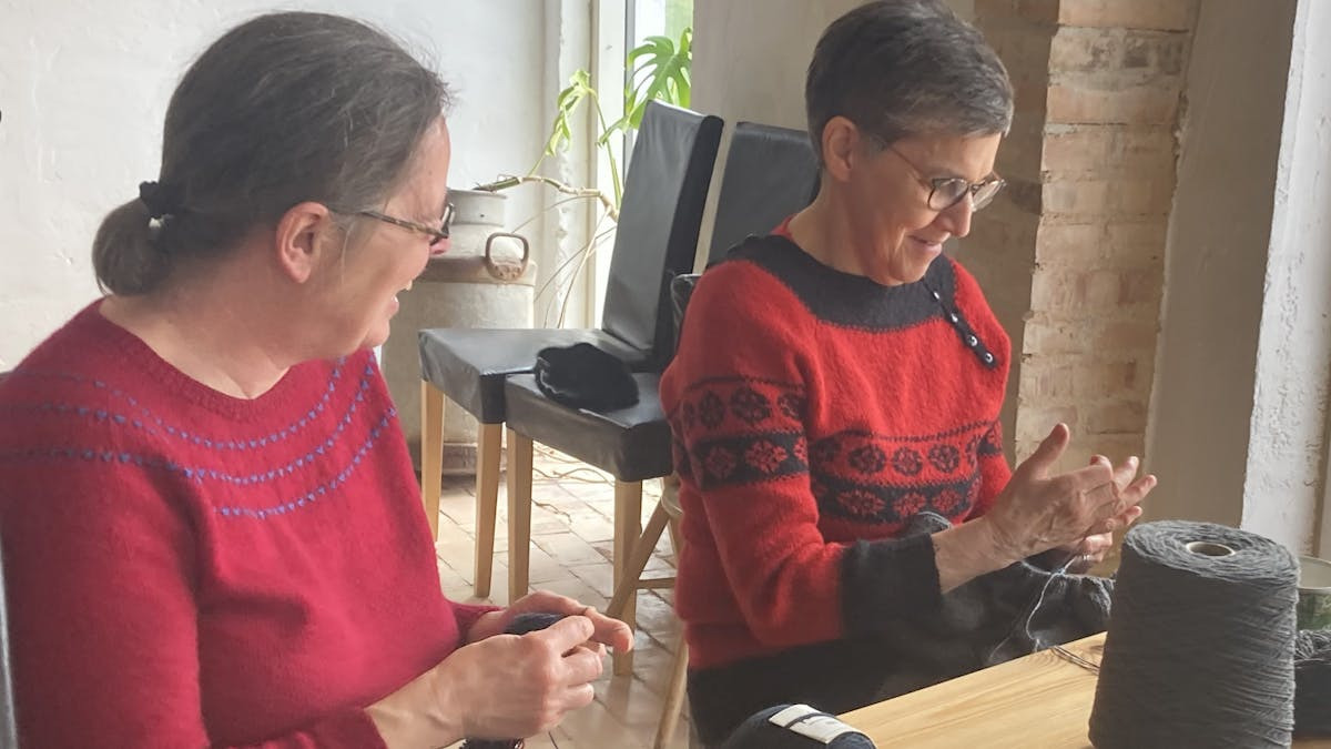 Hyggelig strikkecafé på Dambækgård i Hårlev