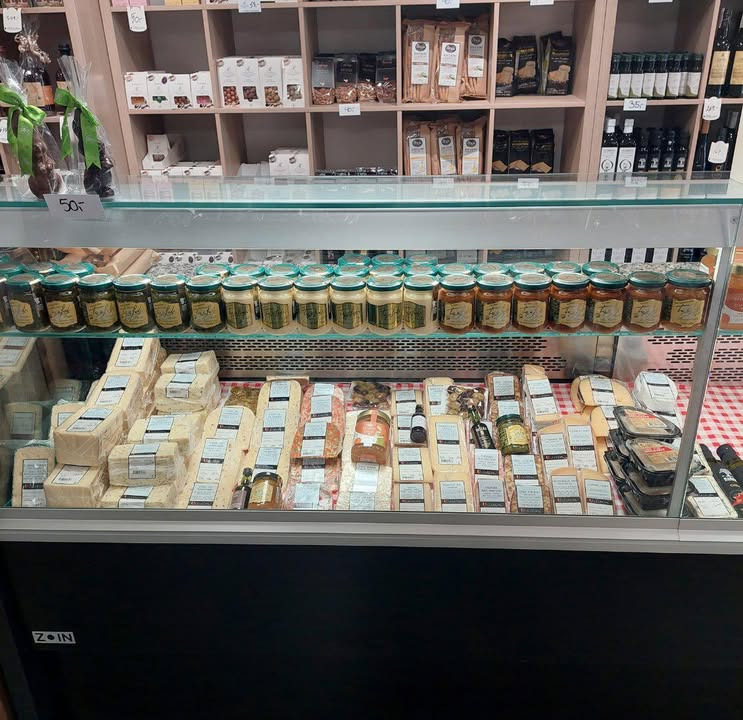 Fredericia Vinhandel tilbyder halv pris på ost for at mindske madspild