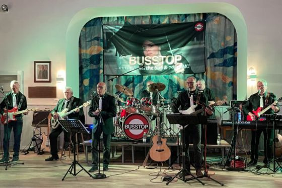 Julefrokost med 60'er musik hos Foreningen Mennesker Mødes