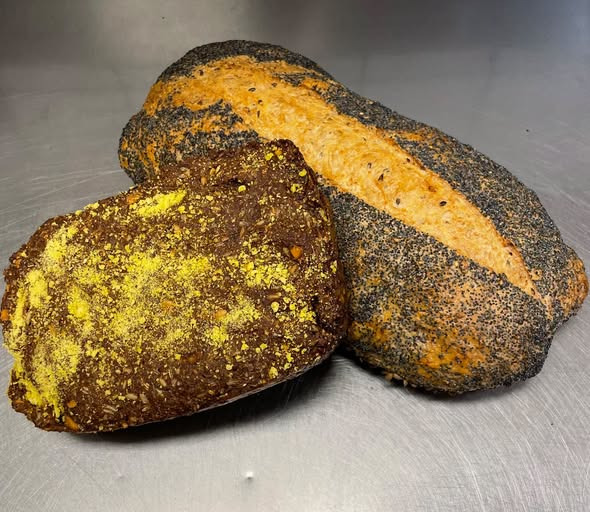 Nordbyens Bageri tilbyder 2 valgfri brød eller rugbrød for 50 kr om torsdagen
