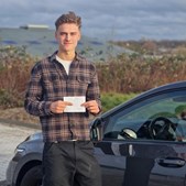 Emil bringer solskin hos Guldkortet ApS med sit nye kørekort