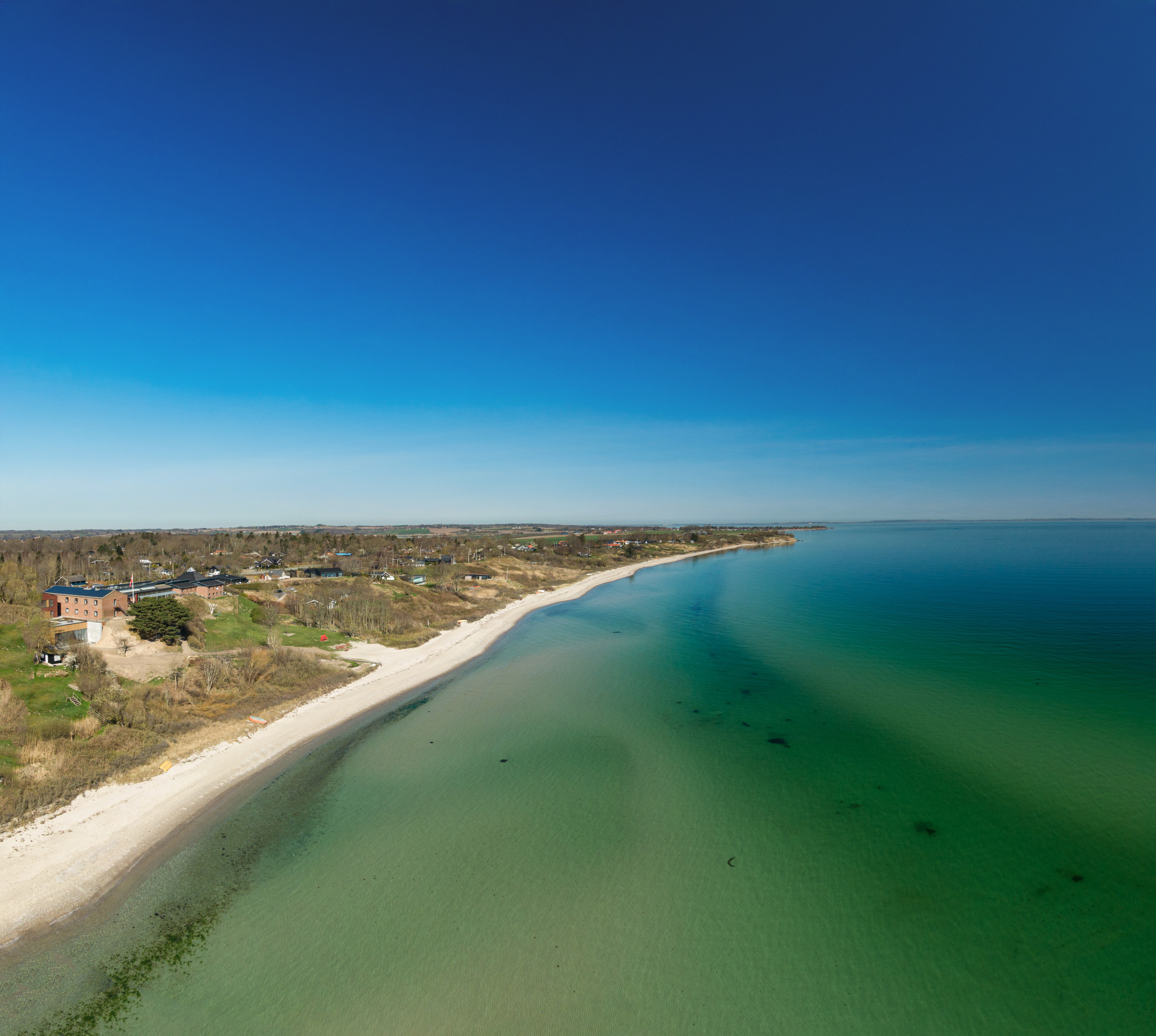 Hyggelige dage med foredrag, frokost og fællessang på Rude Strand Højskole