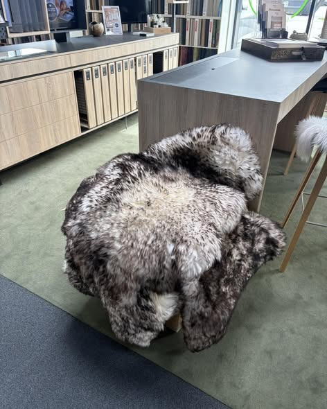 Viborg Gulvforum lancerer nye fåreskindstæpper til eksklusiv indretning