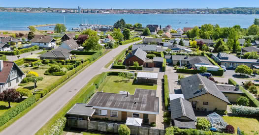 &LIVING Aalborg præsenterer charmerende villa med fjordkig i Hørby